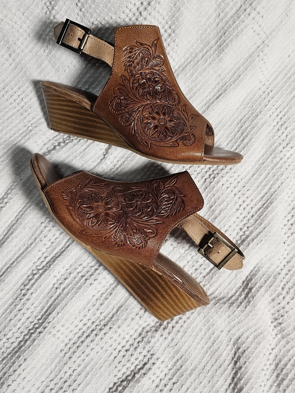 Roper Tooled Floral Leather Open-Toe Slingback Wedge Sandals - Picture 4 of 10